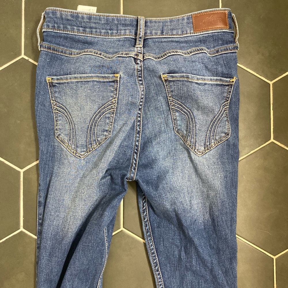 HOLLISTER RIPPED HIGH RISE SKINNY JEANS